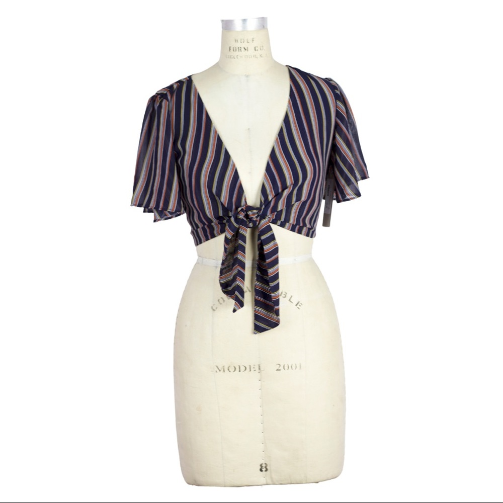 Skylar + Madison stripped short sleeve crop top with tied front (size s)